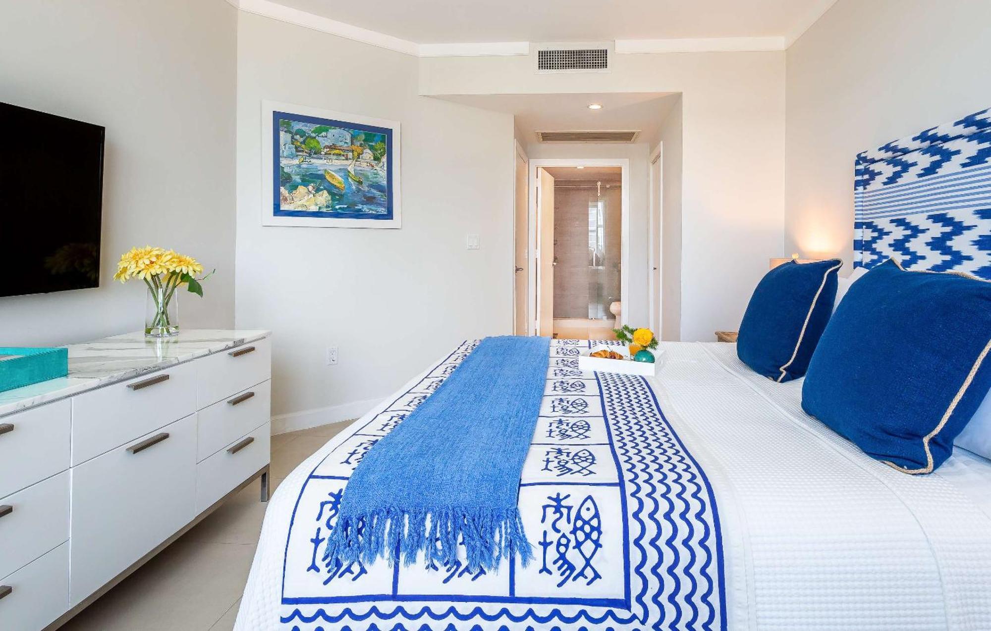 Mvr Not A Normal Suite-an Elevated *